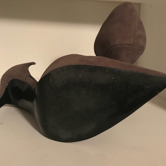 Grey suede closed toes stilettos - Picture 6 of 7